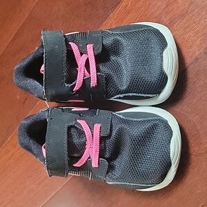 EUC Nike Flex Experience Velcro Sneakers